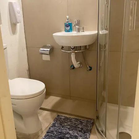 Apartment 1b